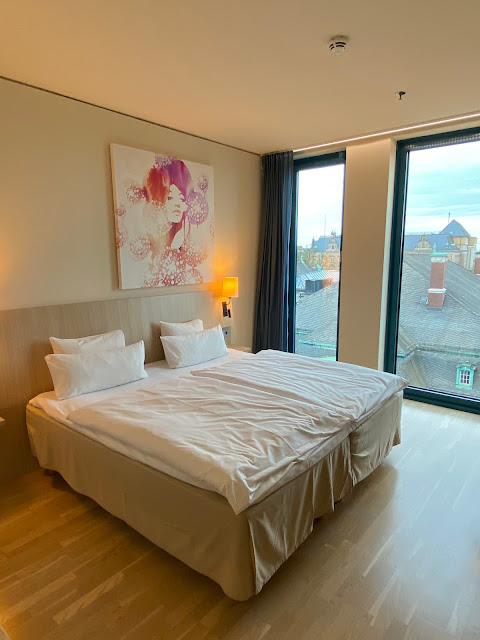 Bedroom at the Scandic Hamburg Emporio