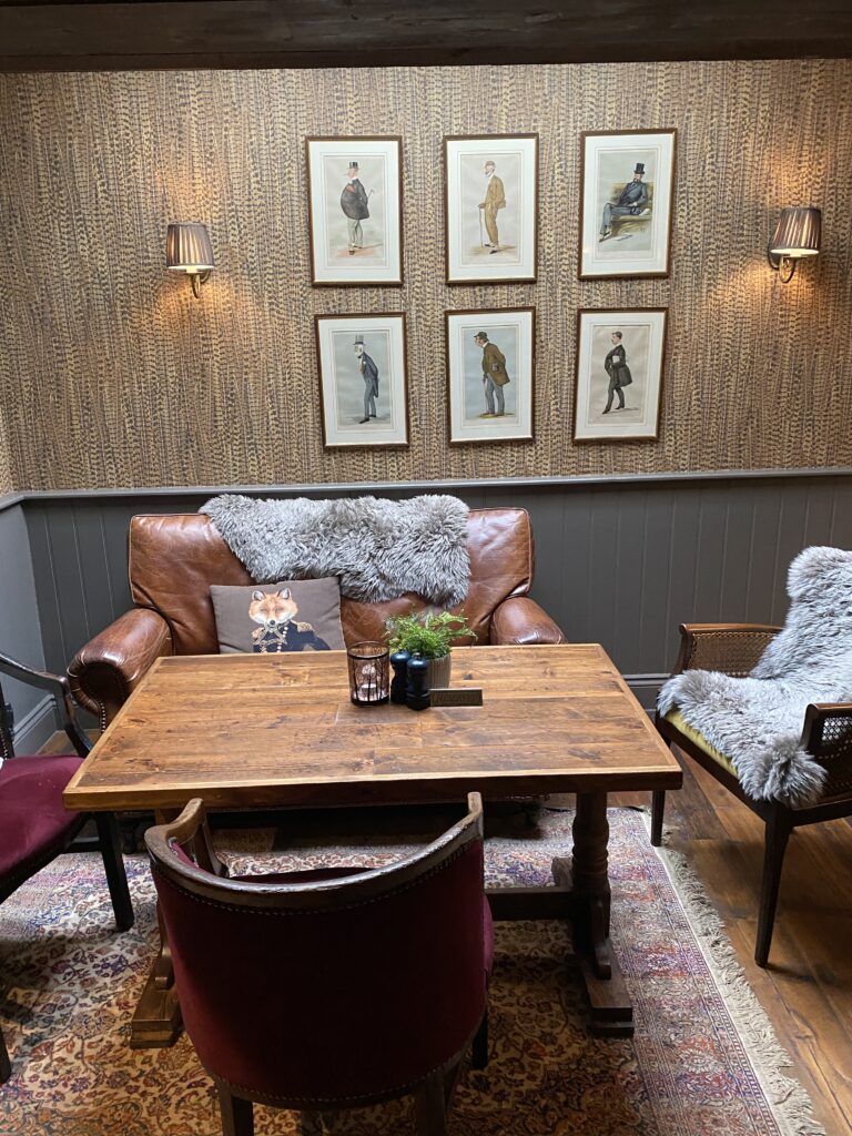 Beautiful painting and artefacts at Duke on the Test Inn Romsey