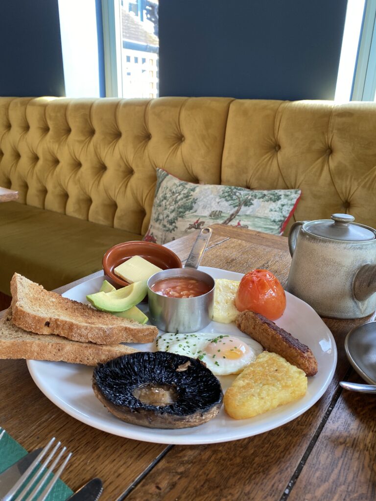 Hot vegetarian breakfast at the Duke on the Test Inn Mushroom, fried egg, baked beans, fried tomato, vegetarian sausage, avocado , toast and butter and English Earl grey tea