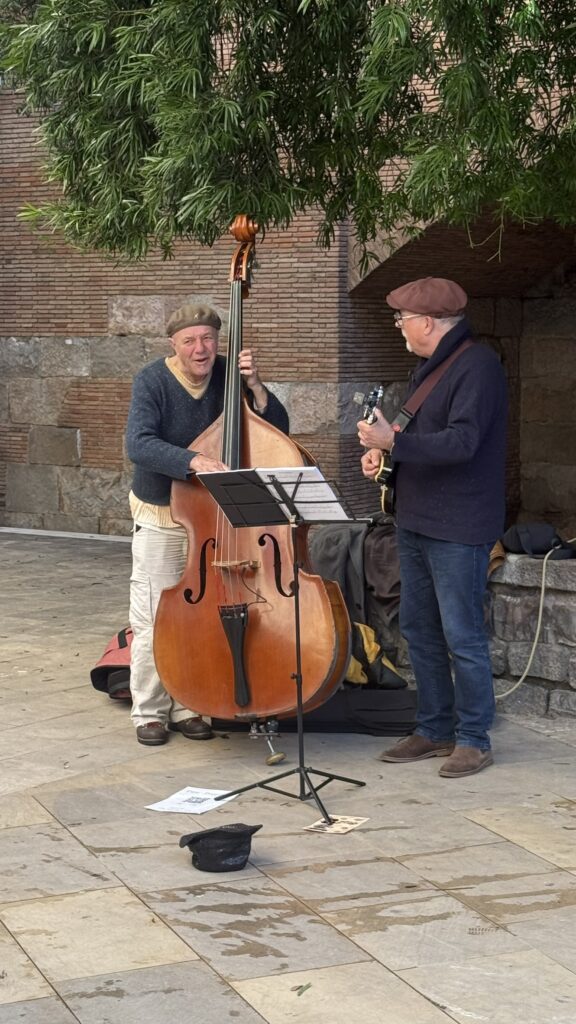 Street performers in Gothic quarters Barcelona